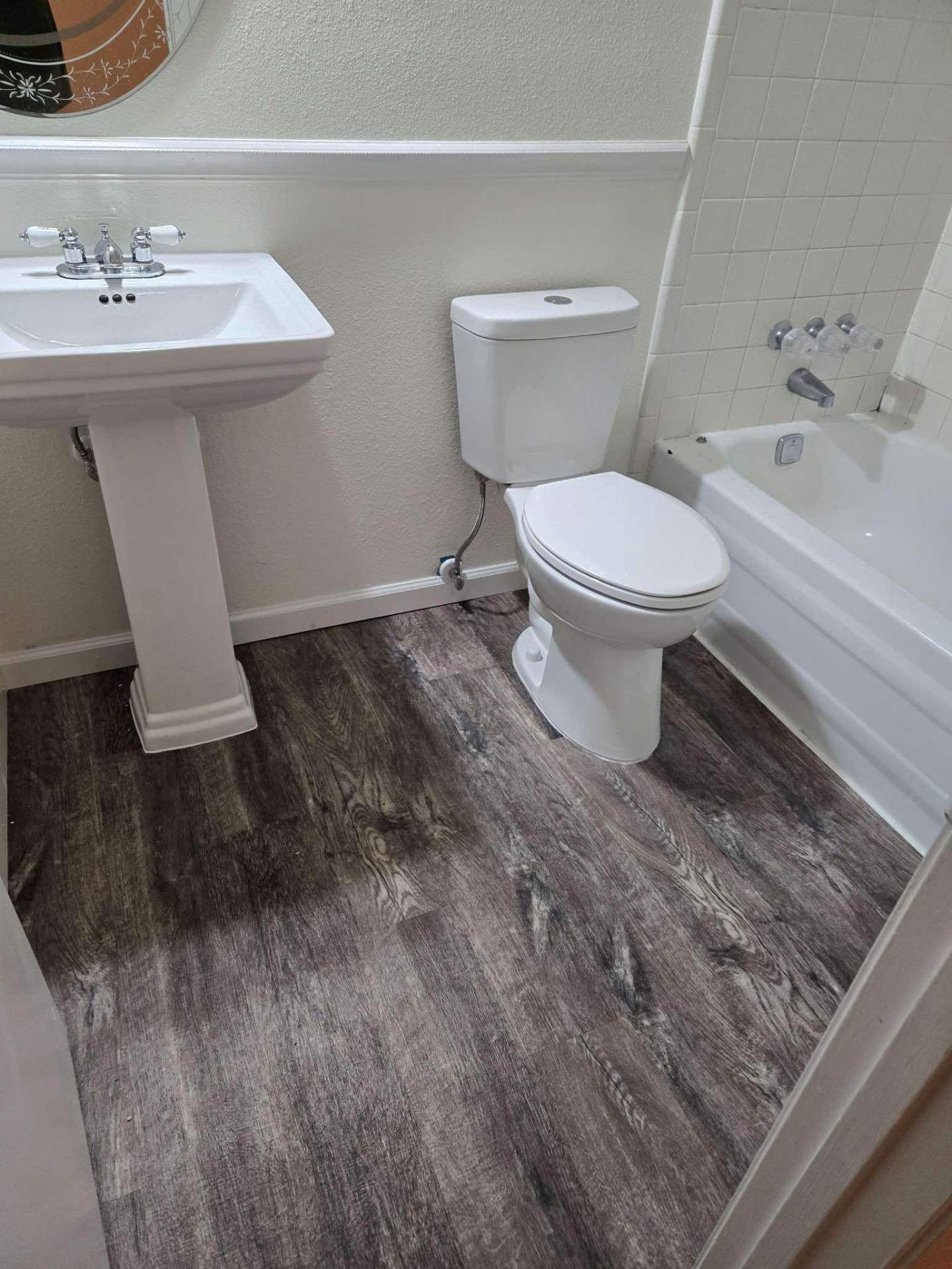 Modern bathroom vinyl flooring featuring vinyl flooring in Brent