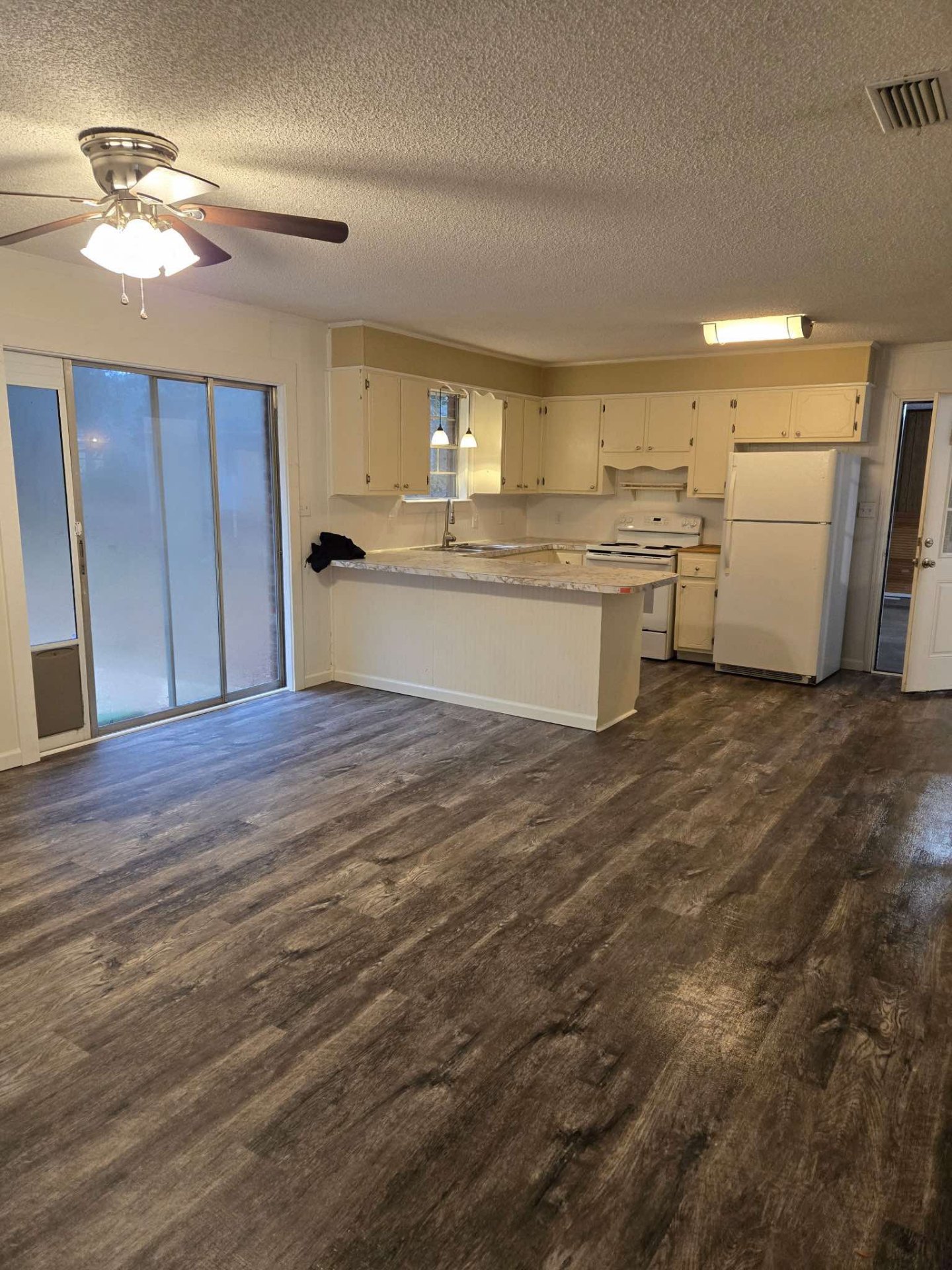 Modern kitchen vinyl flooring with waterproof vinyl plank flooring in Brent